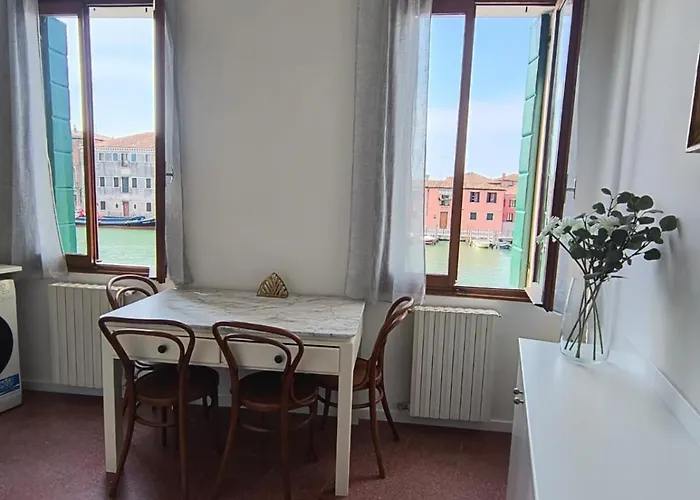 Moretti Flat Canal View Apartment Venice