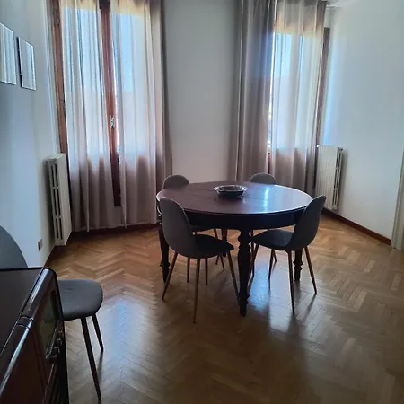 Moretti Flat Canal View アパート