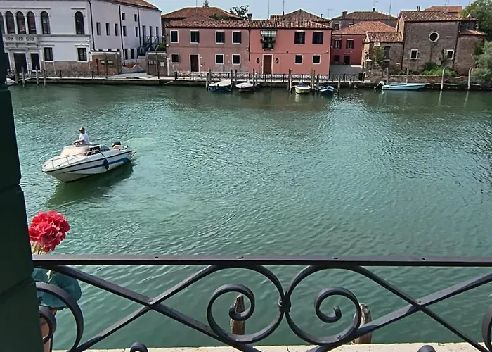 Moretti Flat Canal View